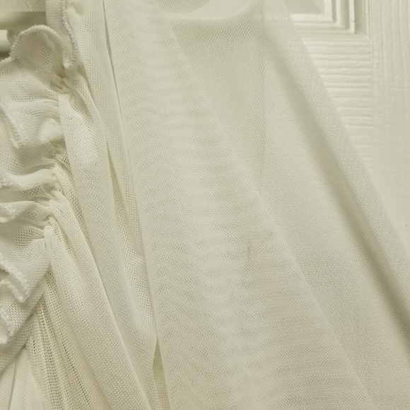 Pretty Little Thing Plus Size White Mesh Ruched Frill Ruffle Longsleeve Bodysuit - Picture 14 of 16